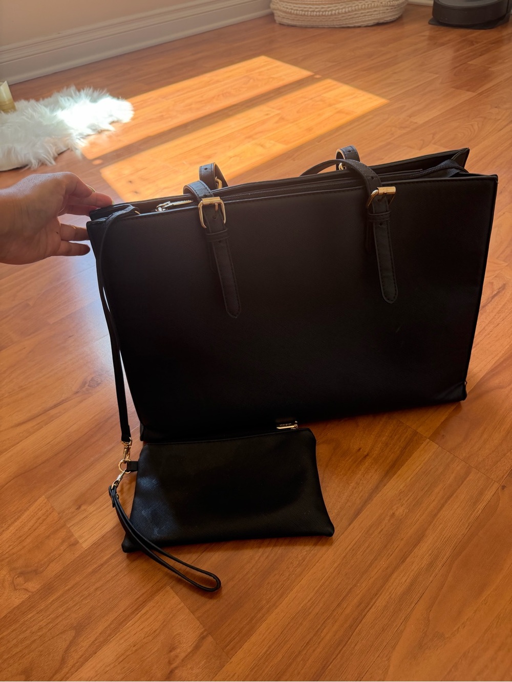 Classic Black Structured Tote Bag with Removable Pouch - Picture 2 of 6